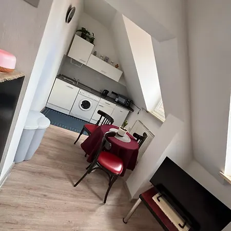 Bright Studio-flat Near Station - Апартаменты *