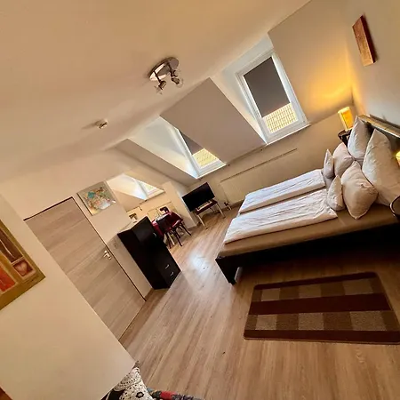Bright Studio-flat Near Station - Апартаменты