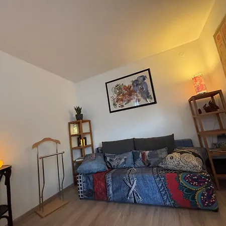 Bright Studio-flat Near Station - Апартаменты *
